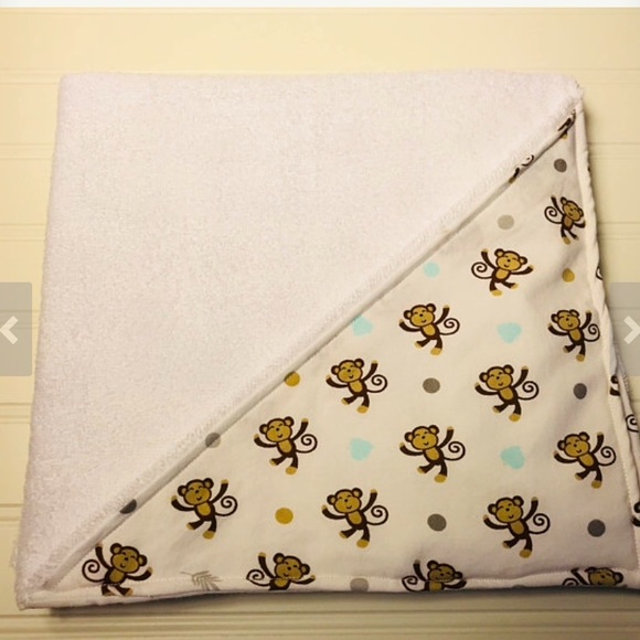 Hooded Baby Bath Towel, gender neutral baby gift - Picture 3 of 5